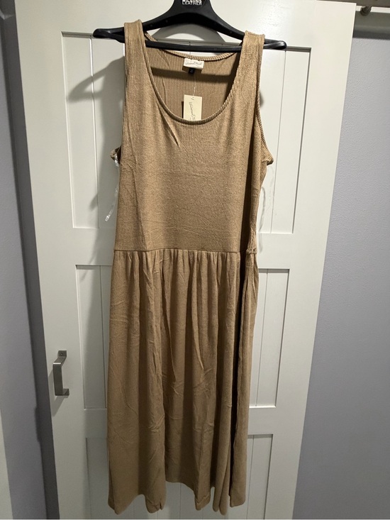 Universal Thread Dresses & Skirts - Universal Thread Beige Sleeveless Maxi Tank Dress